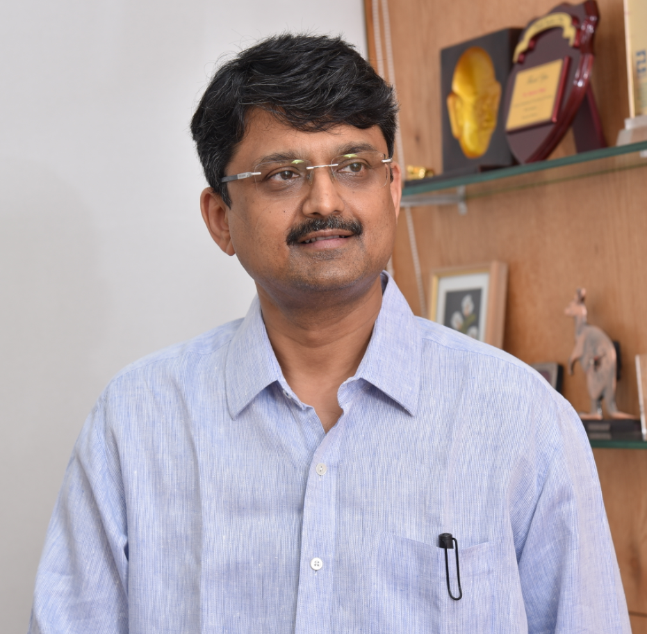 Cardiologist consulting with patients